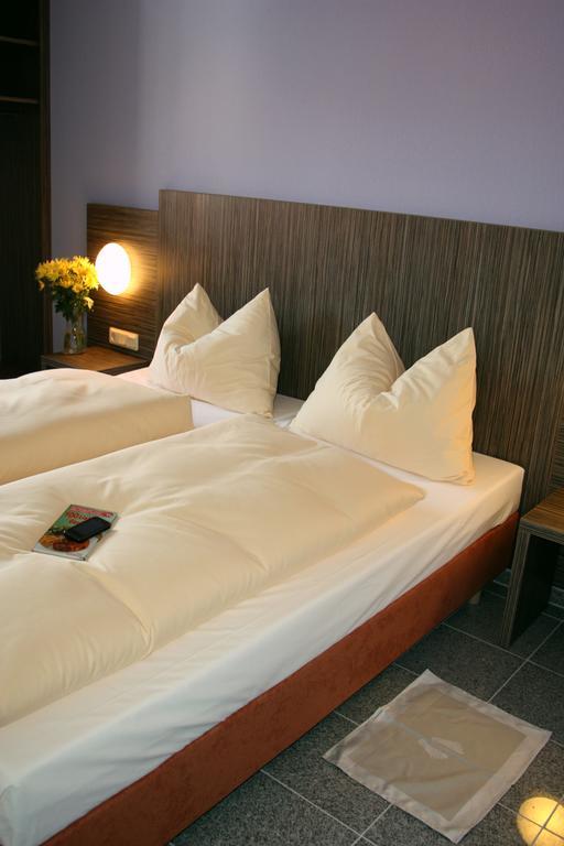 Centro Hotel Alzey อัลไซย์ ภายนอก รูปภาพ